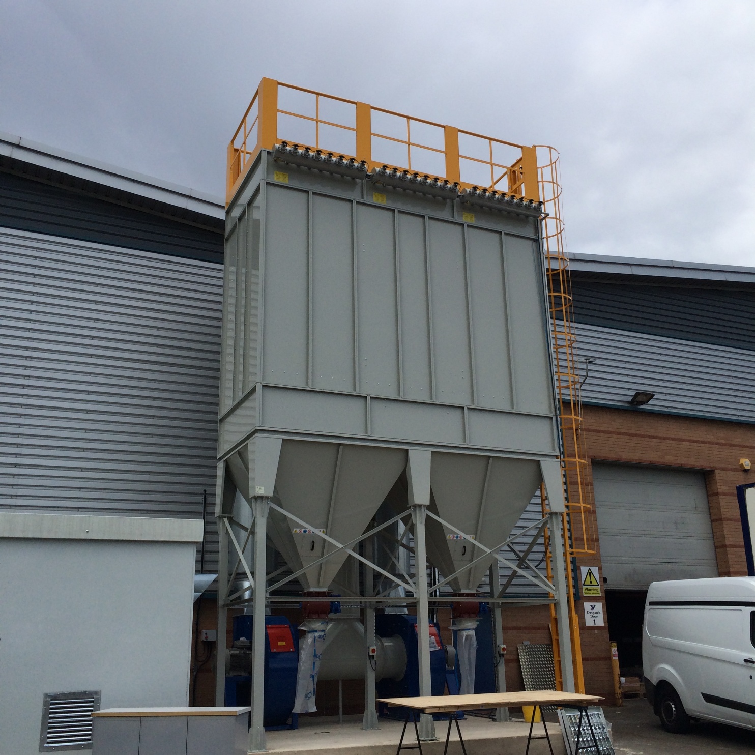 ATEX dust extraction system for plastic dust on glasses frames