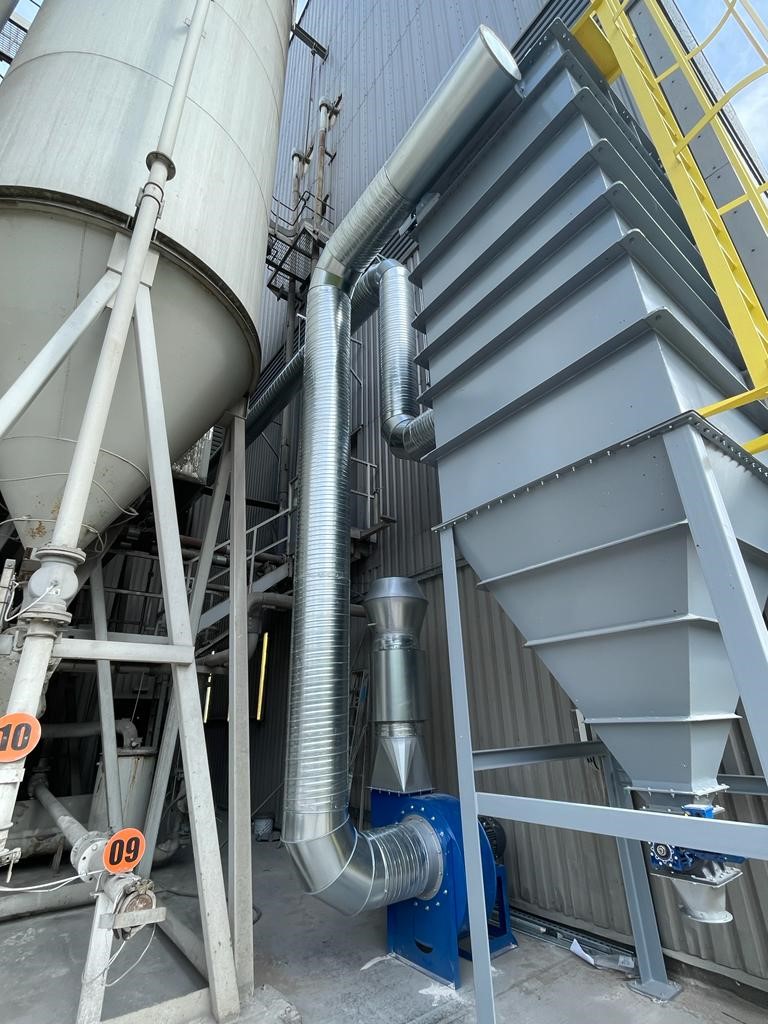 Powder mixing dust extraction for cement-based products