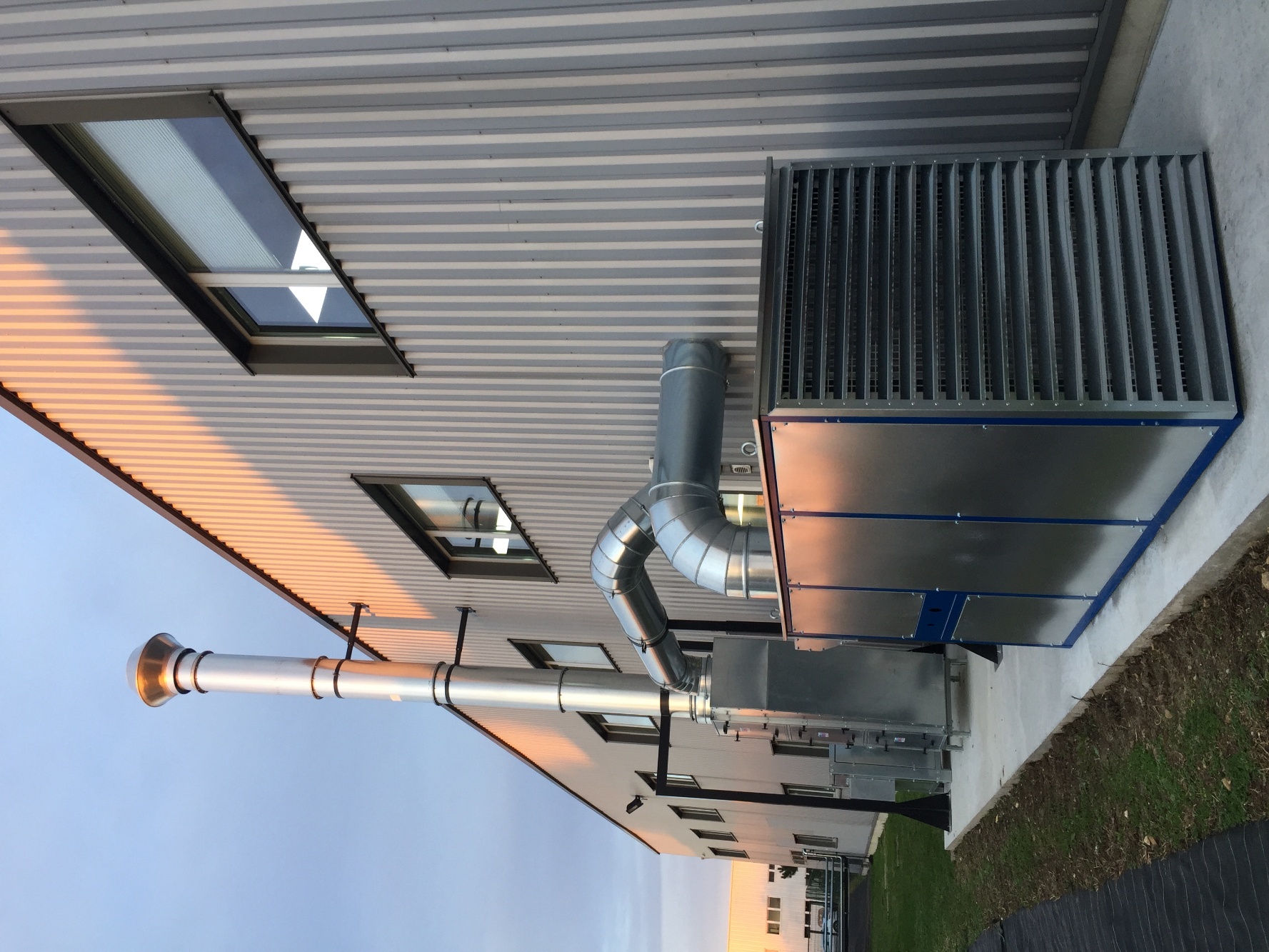 Solvent extraction and filtration syste with compensation for a colourimetry laboratory