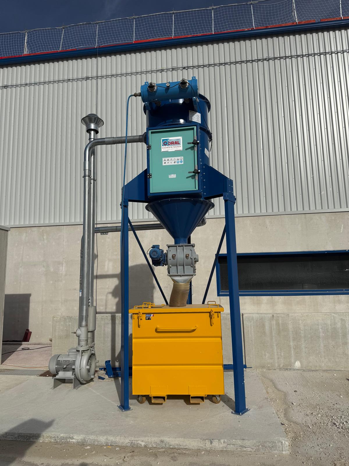 High vacuum system for wire-drawing dust in a cement factory