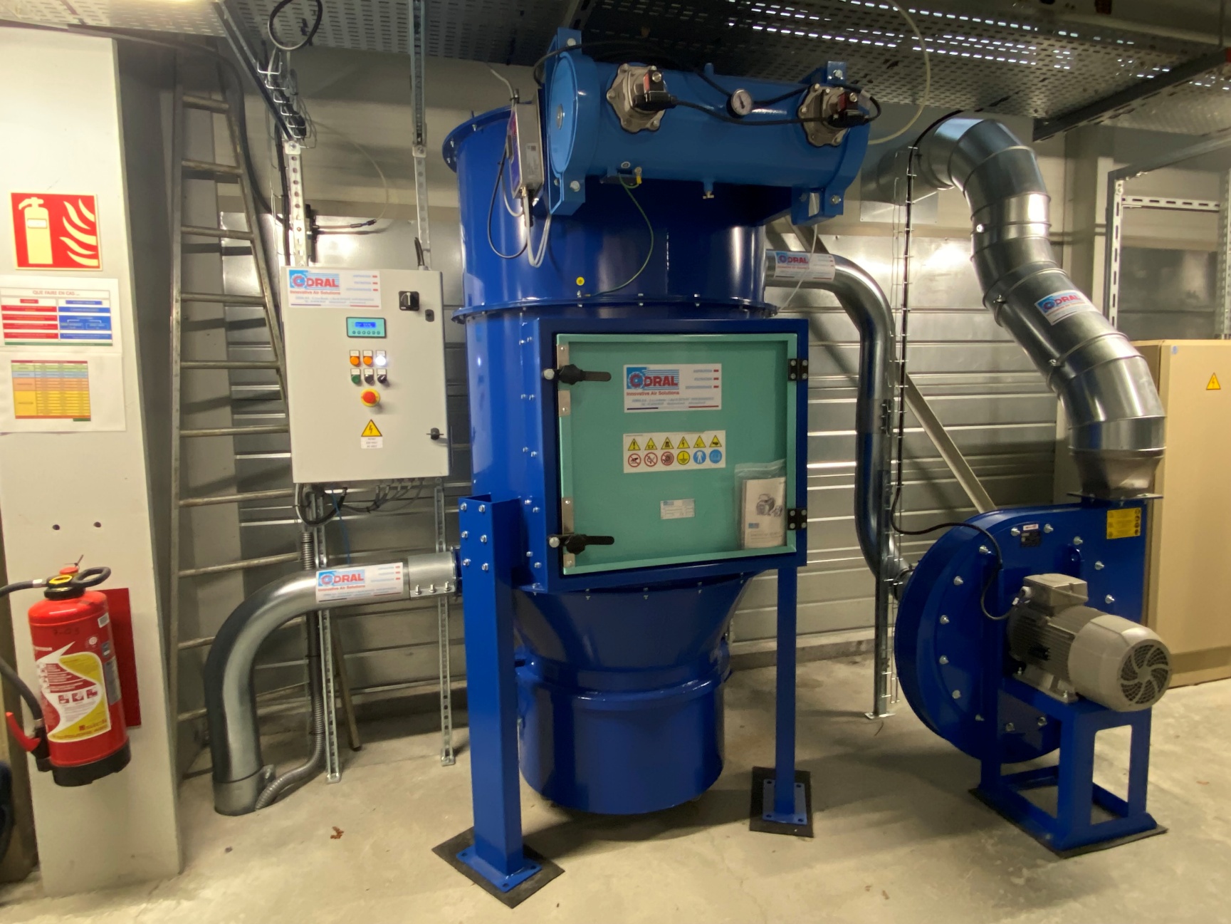 High vacuum extraction system for medical dust