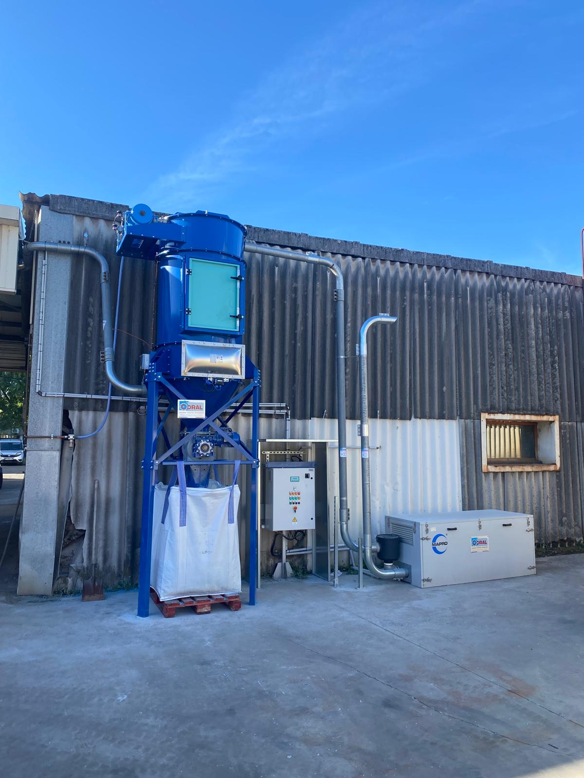 High vacuum system for plastic dust