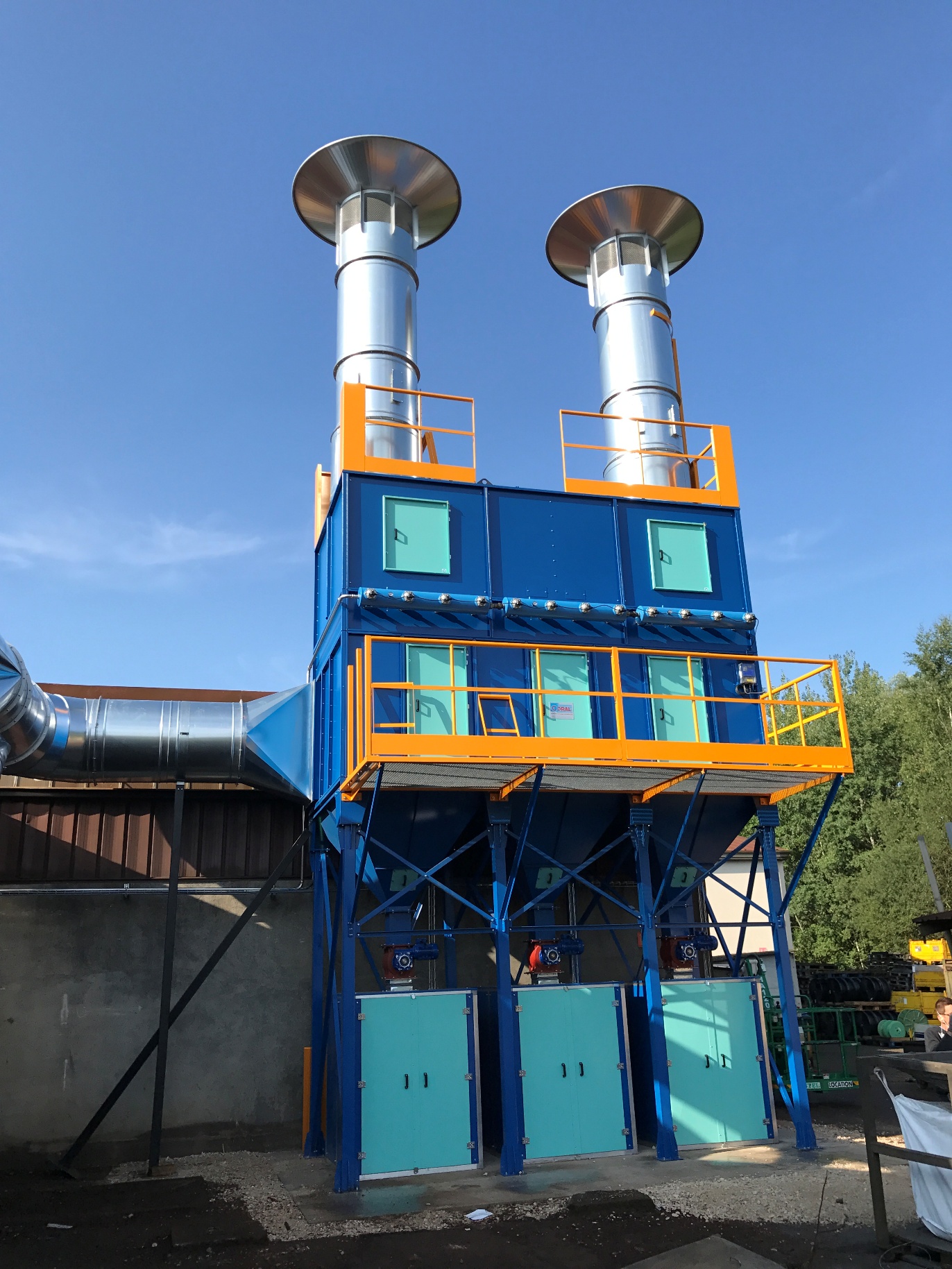 Dust extraction system of grinding for a spring manufacturer