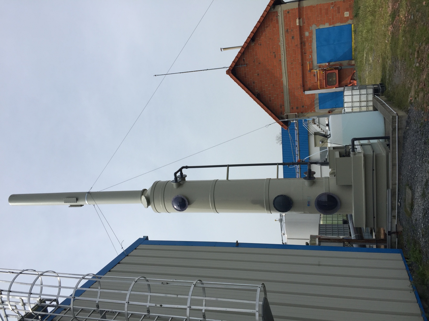 Acid extraction for corrosive vapours
