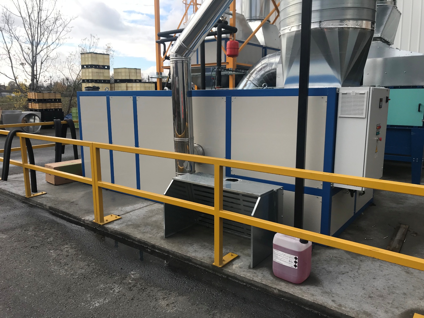 Compensation of air extraction from machining