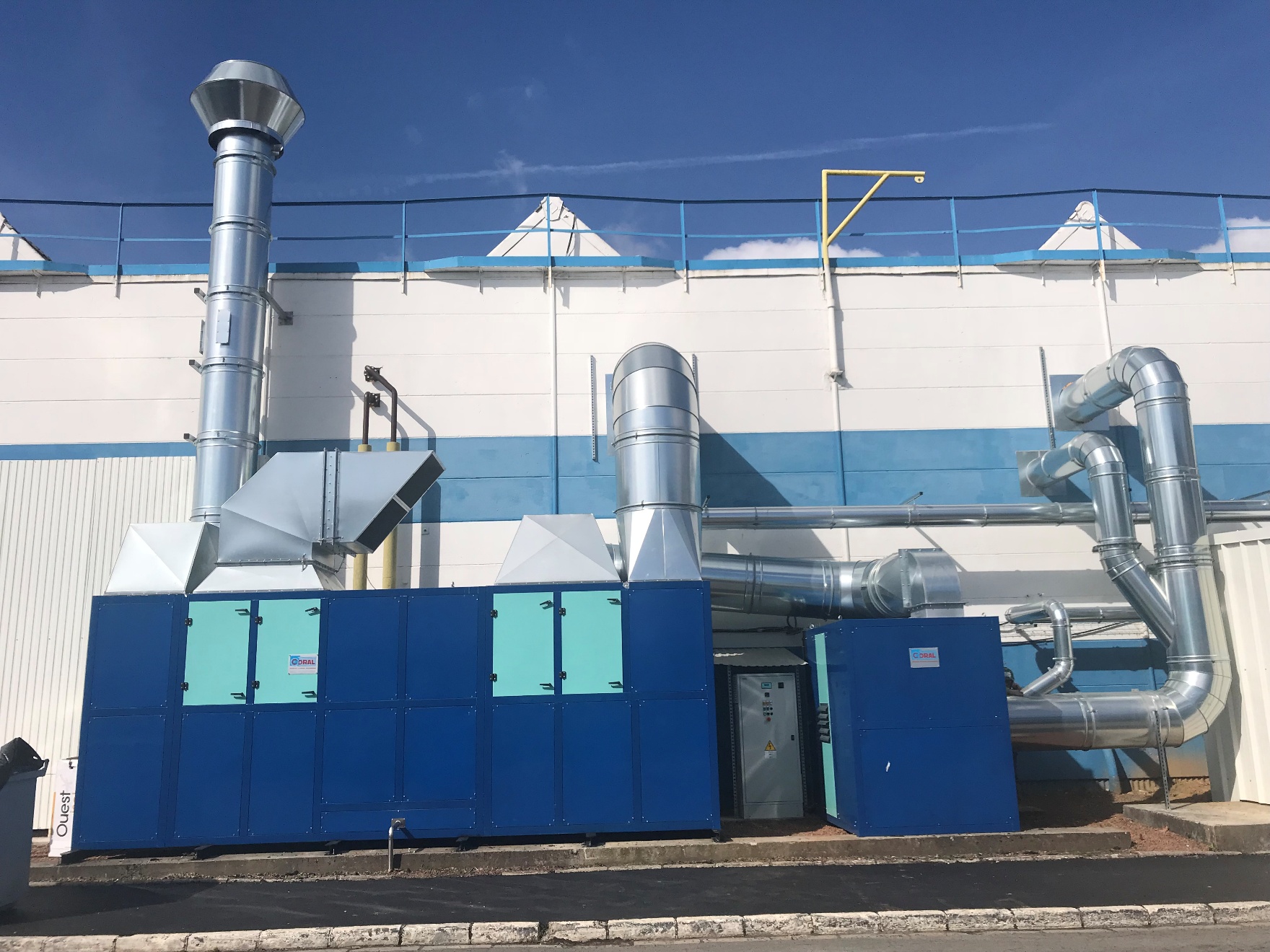 Compensation of air extraction from general and odors extraction