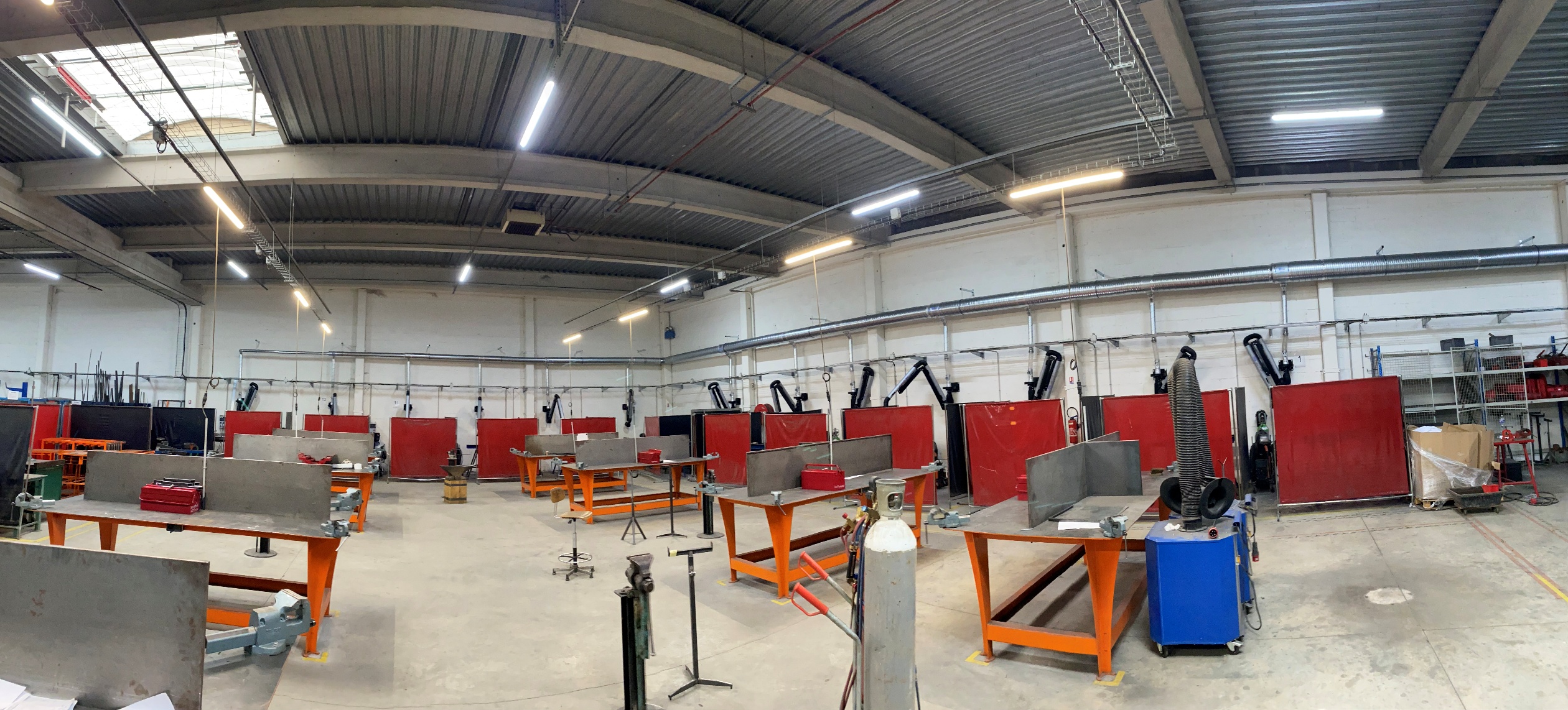 Extraction arms for a plumbing school