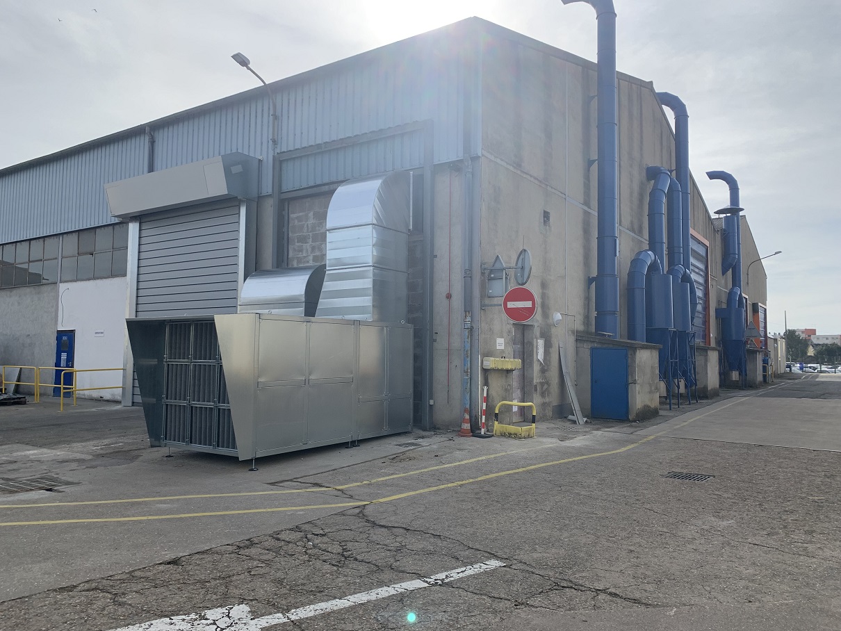 Pressurised paint booths