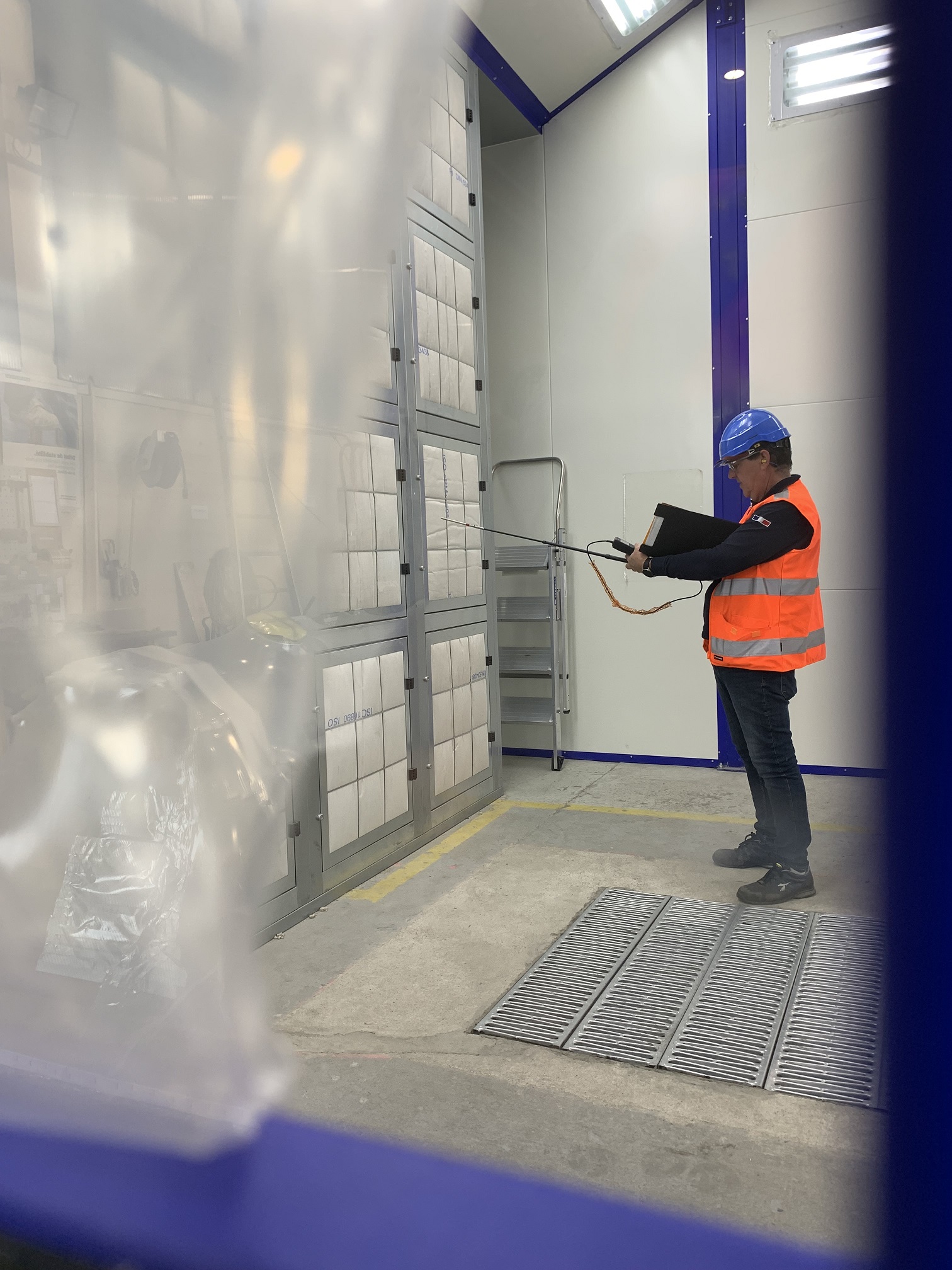 Pressurised paint booths - photo 3